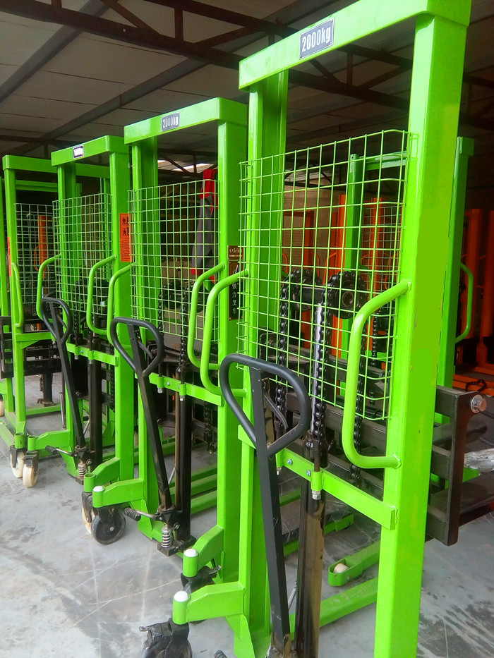 手動(dòng)液壓堆高車整機(jī)焊點(diǎn)特寫(xiě)