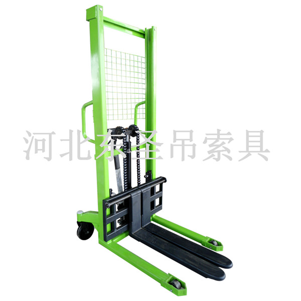 什么是小型手動液壓堆高車？購買注意事項以及使用維護