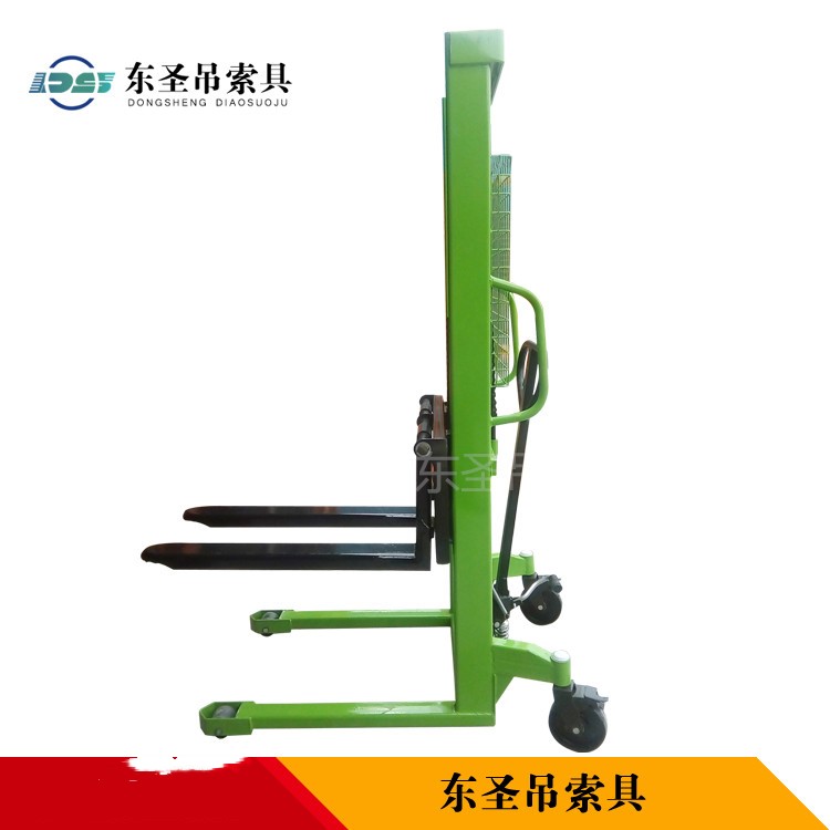 手動堆高叉車貨叉不同位置承載能力不同?--河北東圣吊索具制造有限公司--液壓堆高車|手動叉車|小型攪拌機|石材夾具