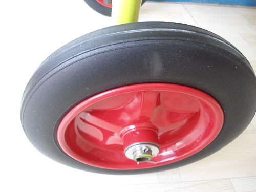 滾筒式小型攪拌機(jī)實(shí)心輪胎細(xì)節(jié)展示--河北東圣吊索具制造有限公司--小型攪拌機(jī)|小型砂漿攪拌機(jī)|小型混凝土攪拌機(jī)