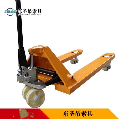 可拆卸式越野手動液壓叉車使用案例