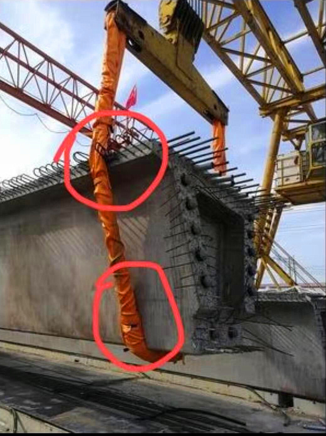 20噸15米柔性吊裝帶吊裝水泥鋼筋構(gòu)件使用現(xiàn)場(chǎng)--河北東圣吊索具制造有限公司