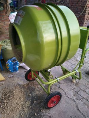 立式正反轉(zhuǎn)小型攪拌機(jī)使用現(xiàn)場