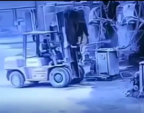 液壓堆高車搬運圓形大理石板事故現(xiàn)場--河北東圣吊索具制造有限公司--吊裝帶|液壓堆高車