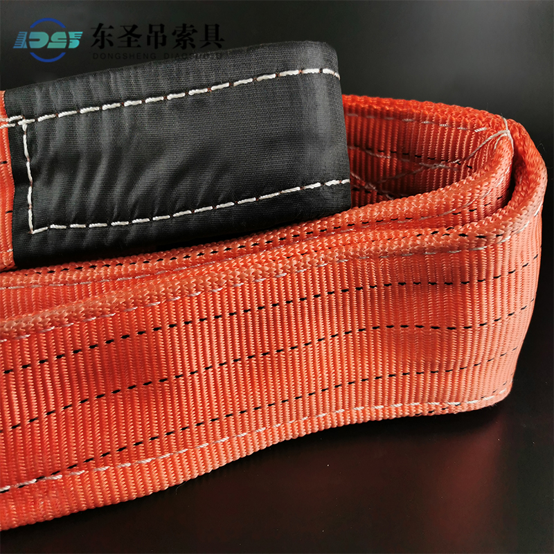 吊裝帶需要根據(jù)作業(yè)環(huán)境來選擇適合材質的吊裝帶