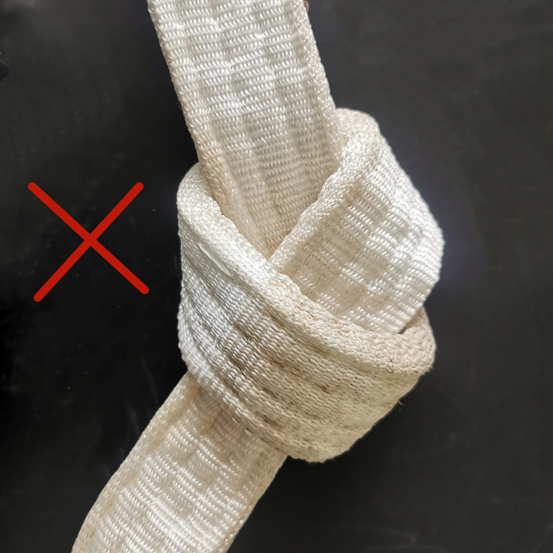 白色吊裝帶打結(jié)